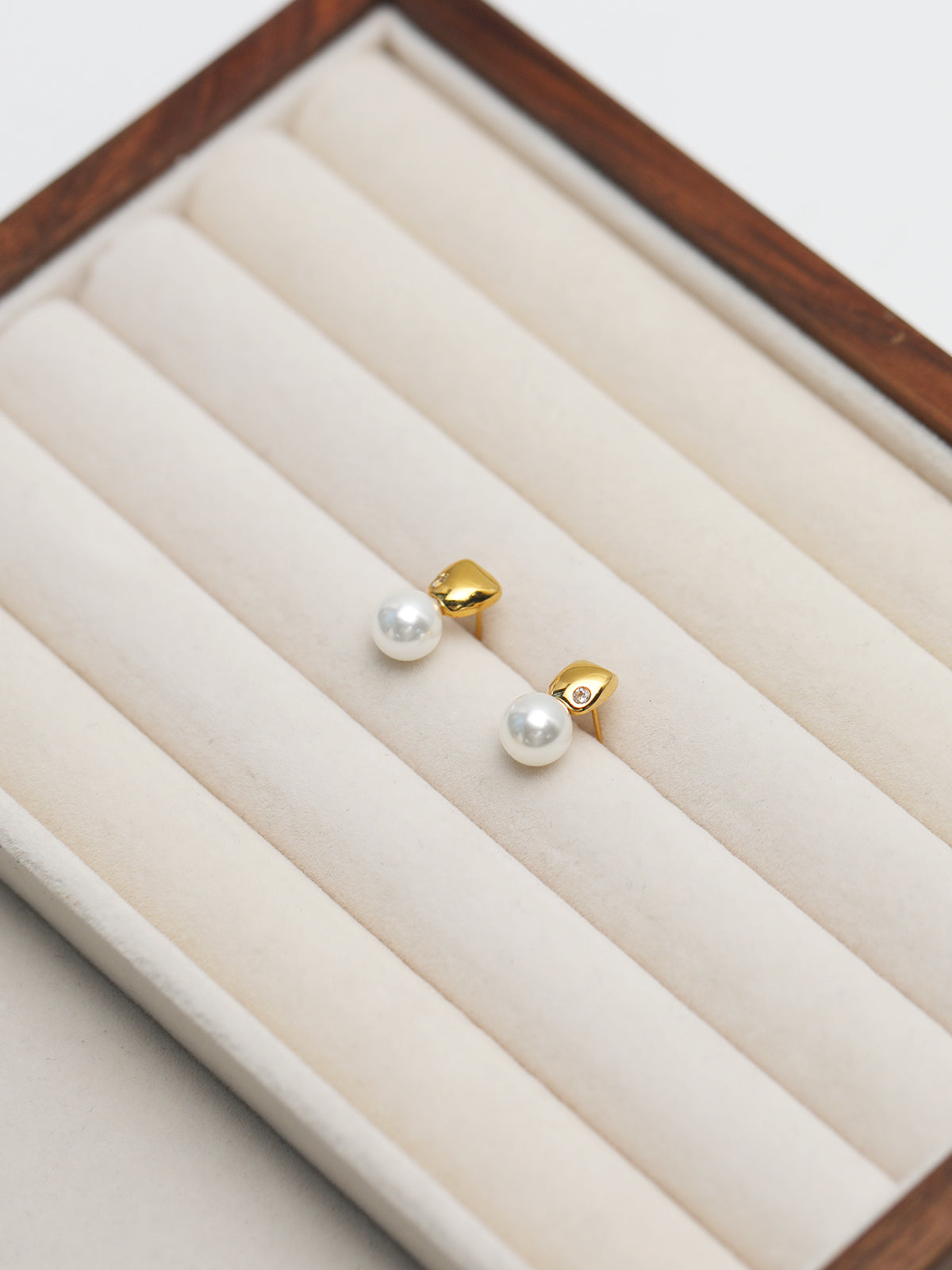 Retro Pearl Studs