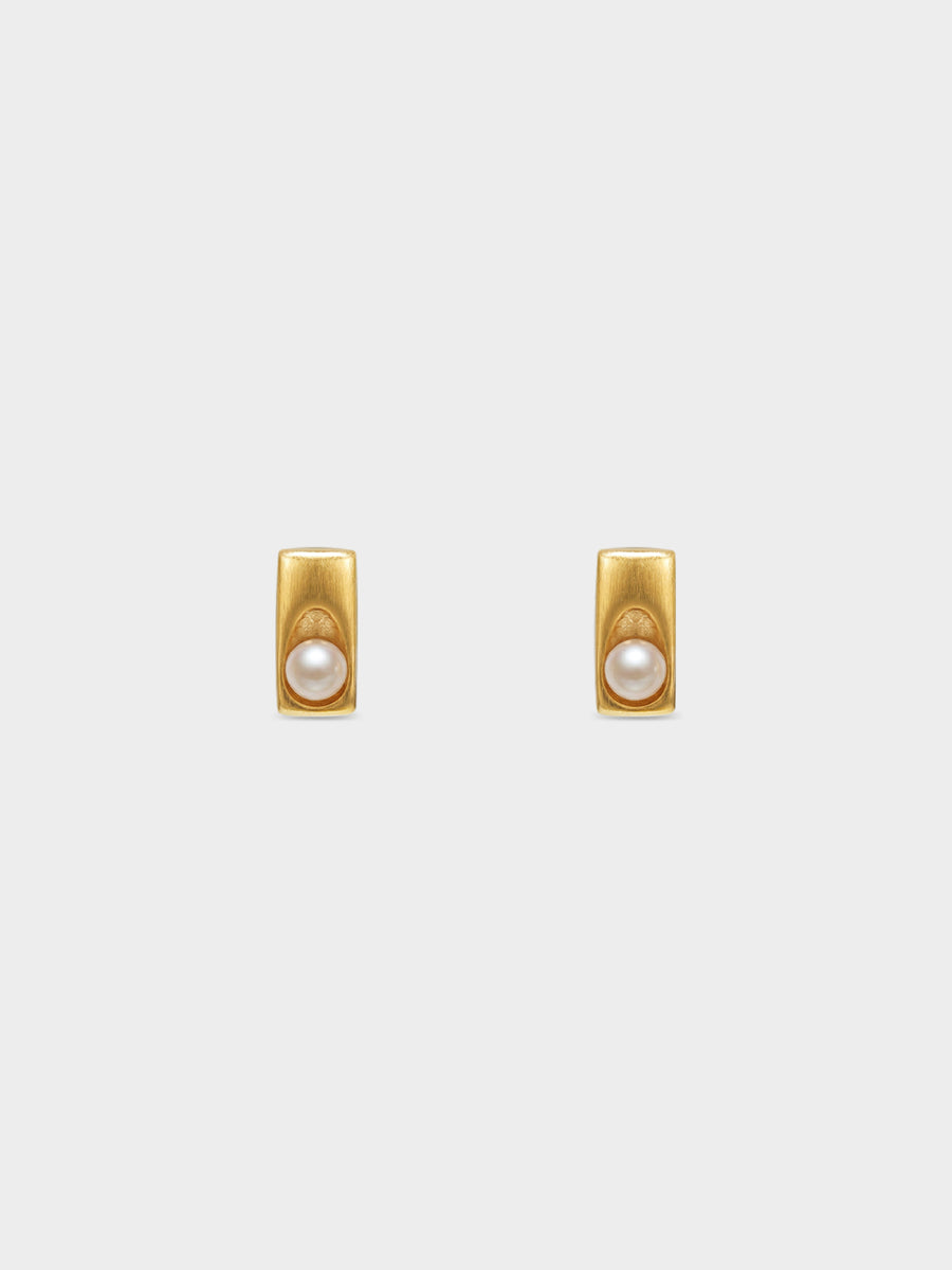 Lustrous Pearl Tag Earring