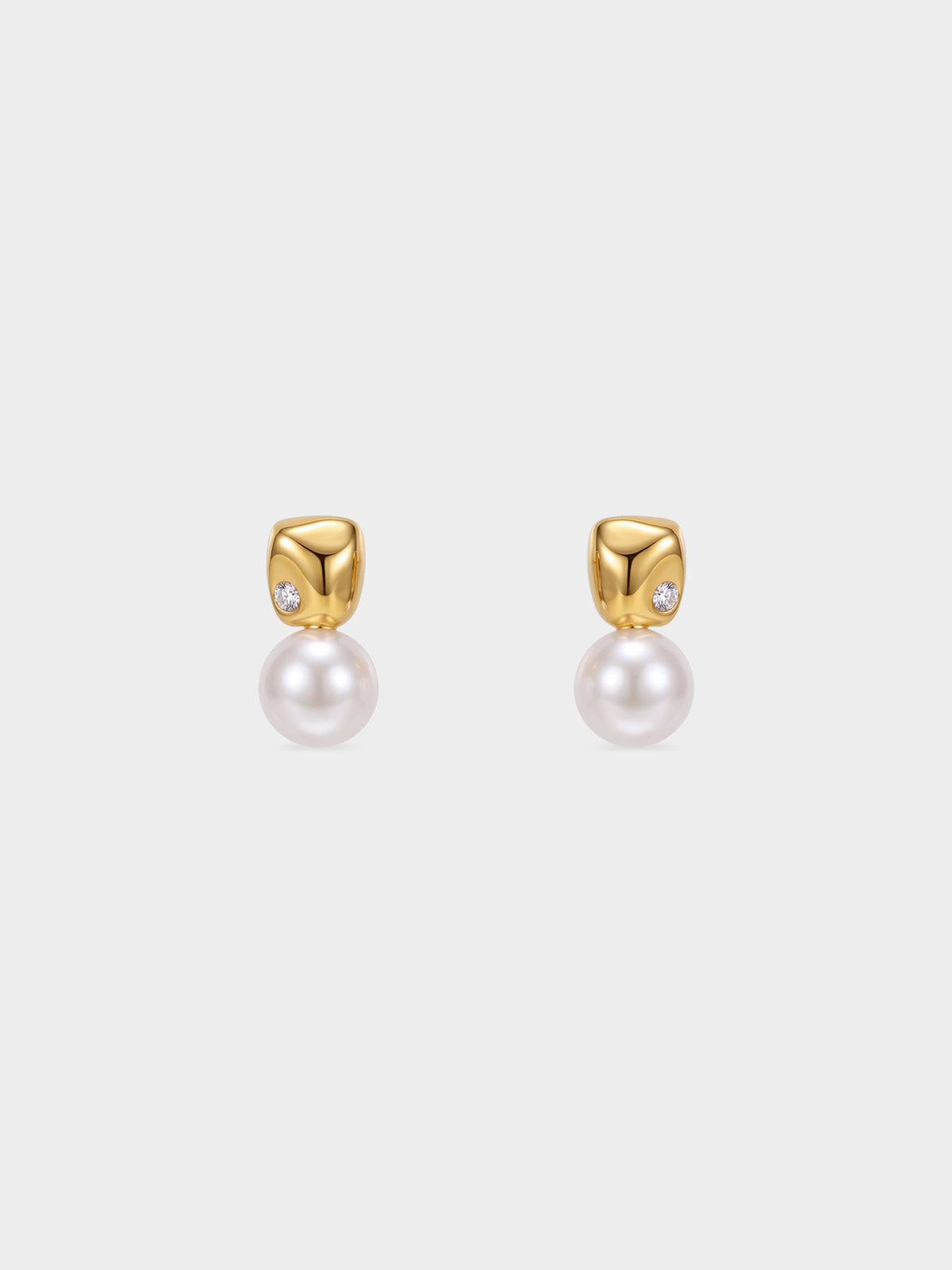 Retro Pearl Studs