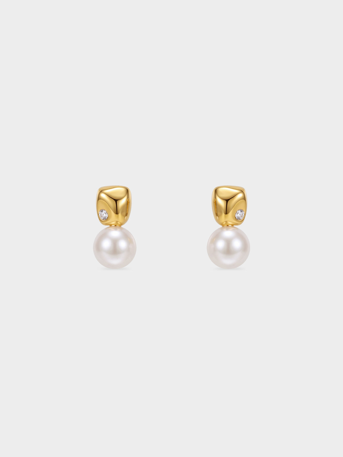 Retro Pearl Studs