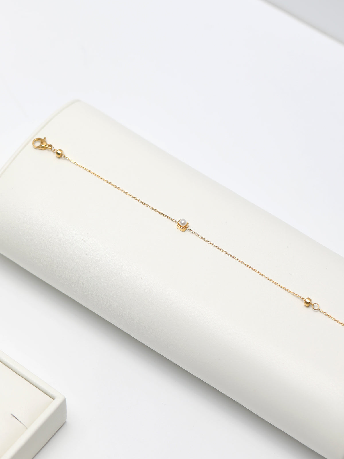 Luminous Pearl Bracelet