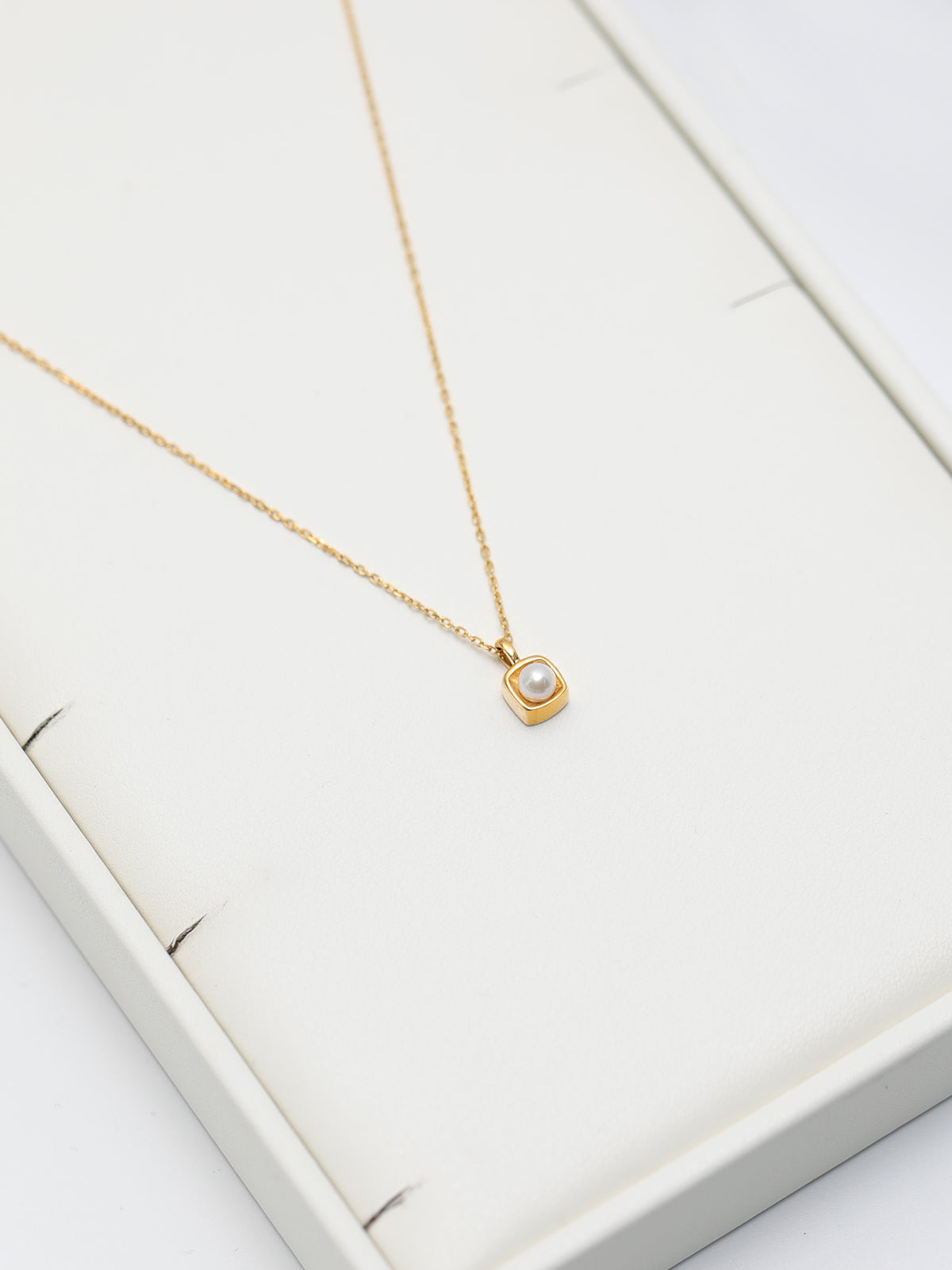 Luminous Pearl Bezel Necklace