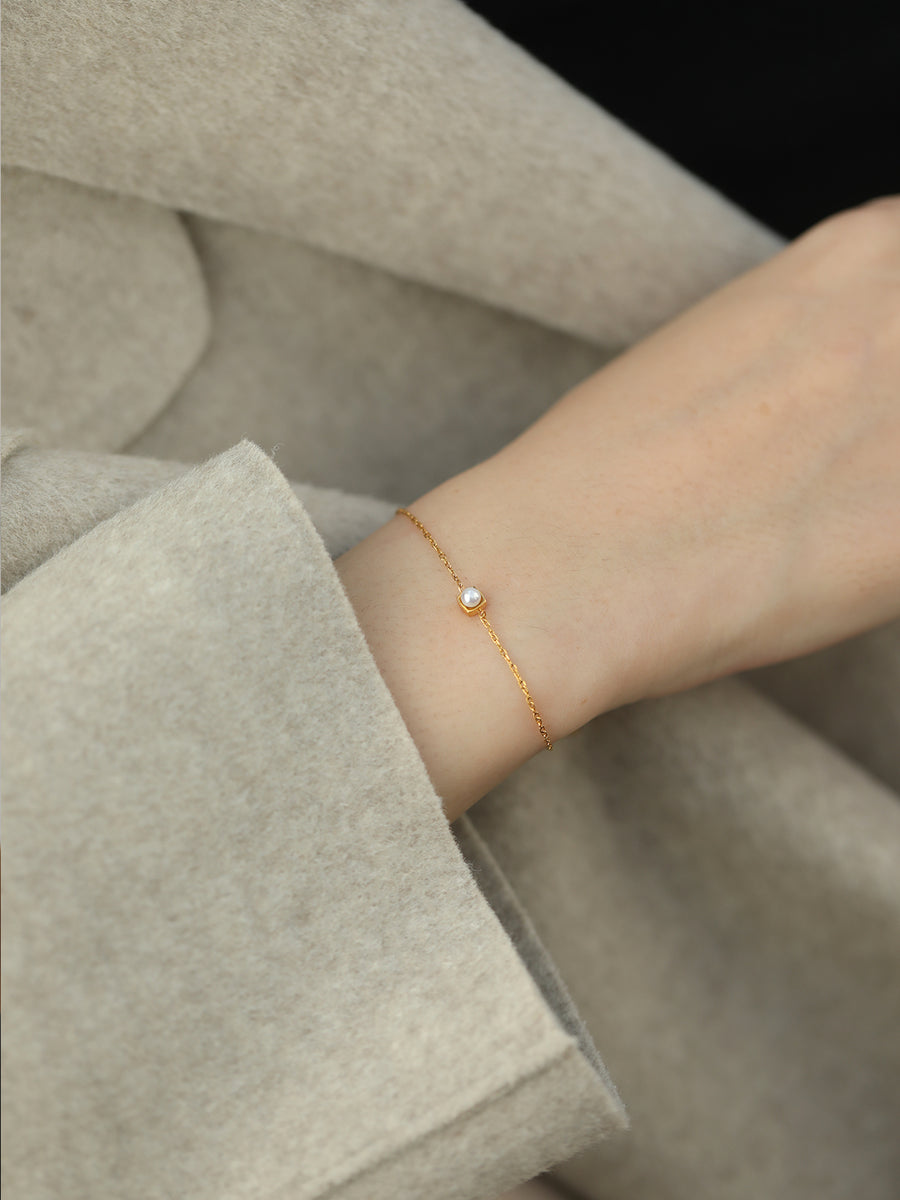 Luminous Pearl Bracelet