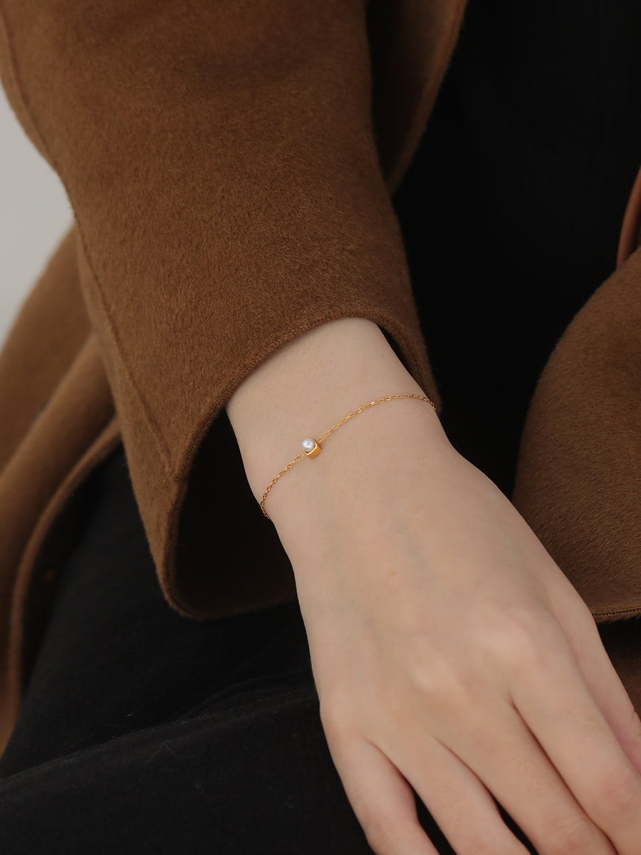 Luminous Pearl Bracelet