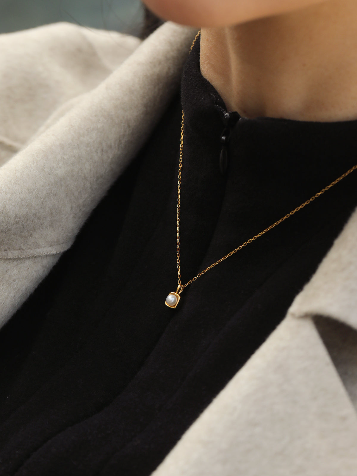 Luminous Pearl Bezel Necklace