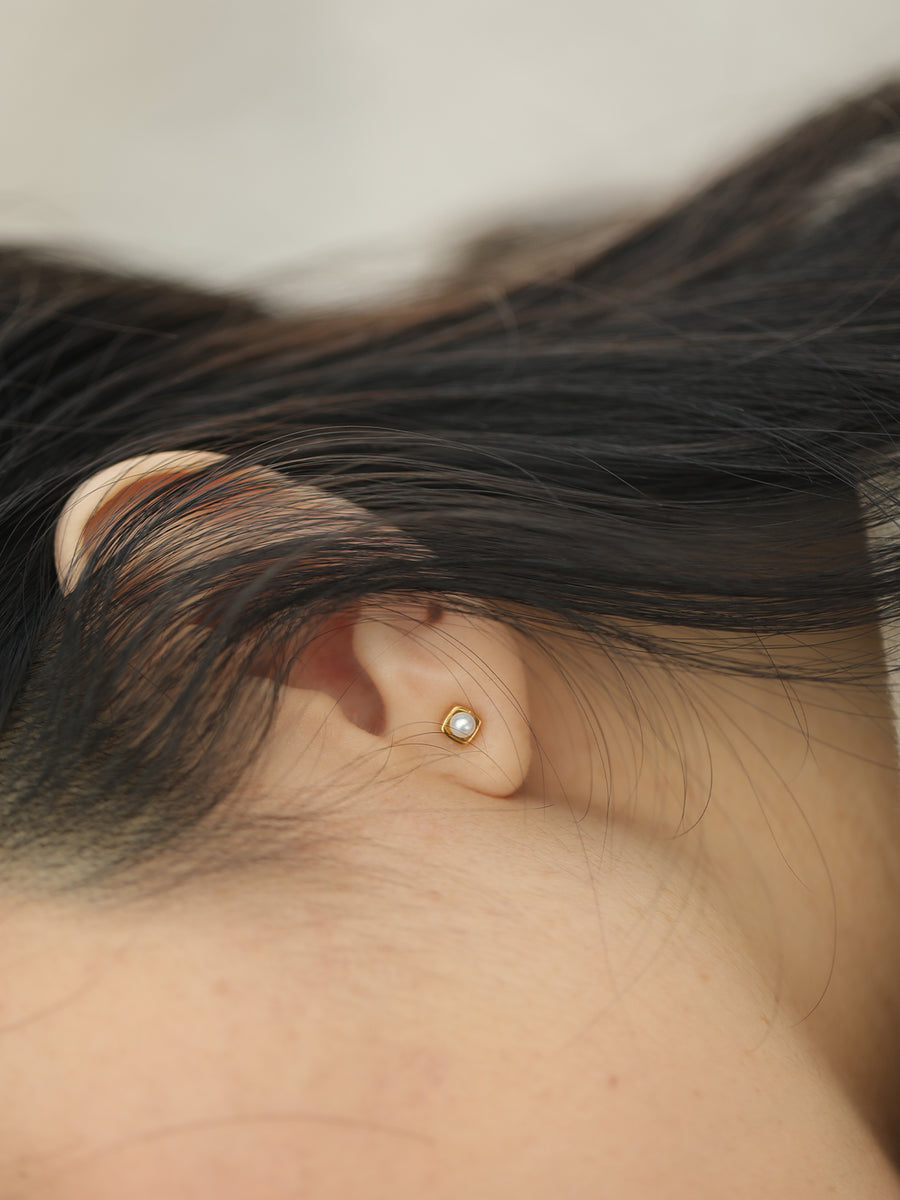 Lustrous Freshwater Pearl STUDS