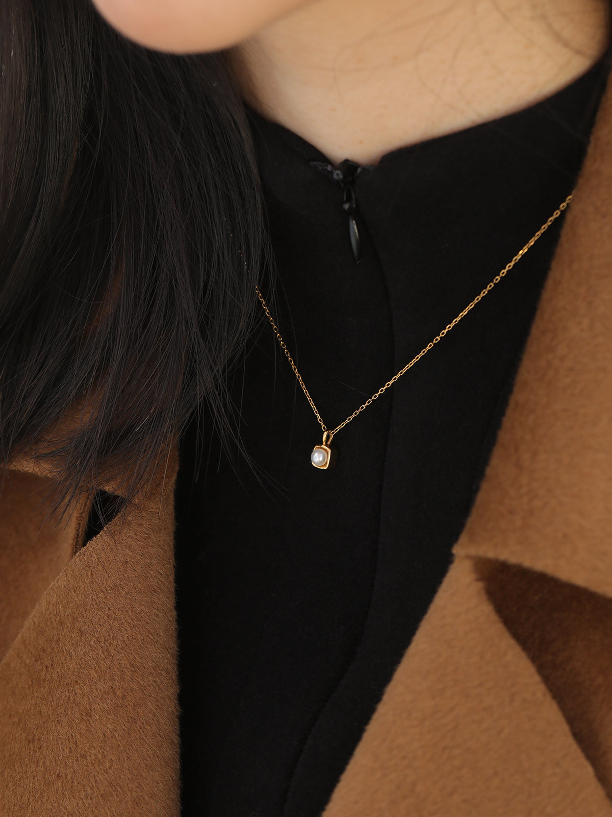 Luminous Pearl Bezel Necklace