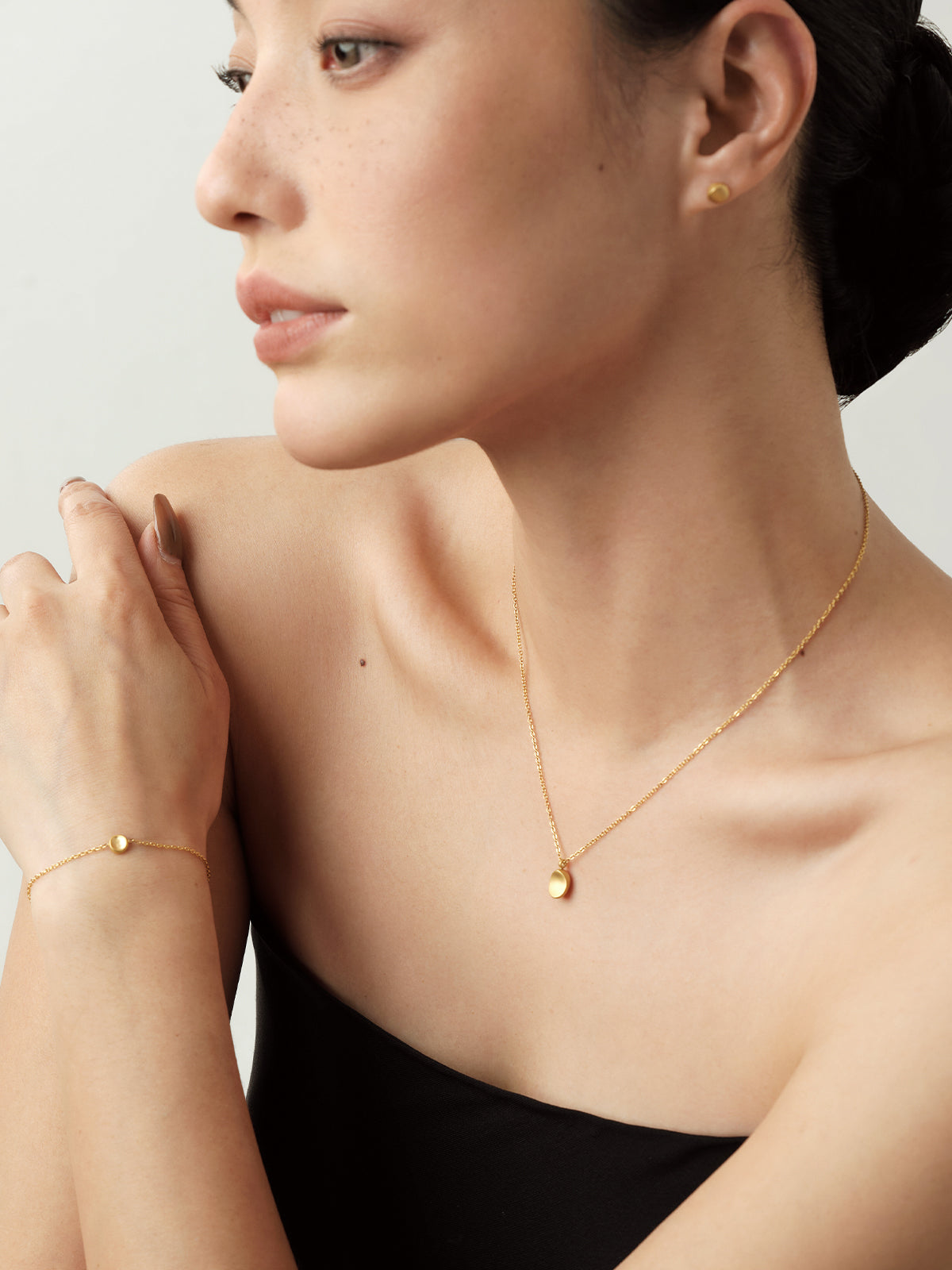 Gilded Matte Oval Necklace