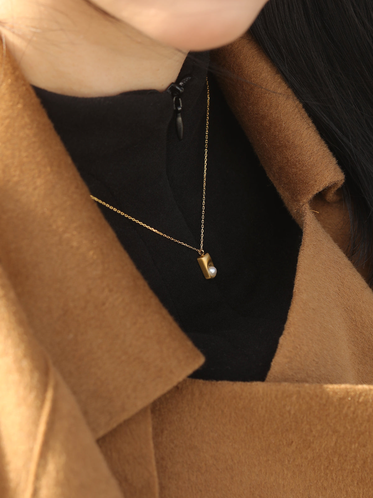 Lustrous Pearl Tag Necklace