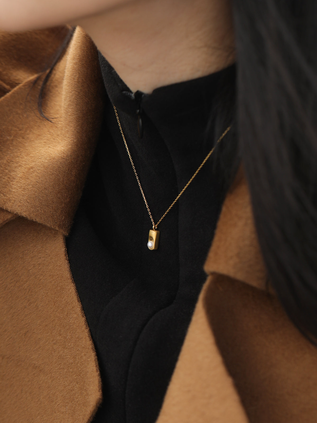 Lustrous Pearl Tag Necklace