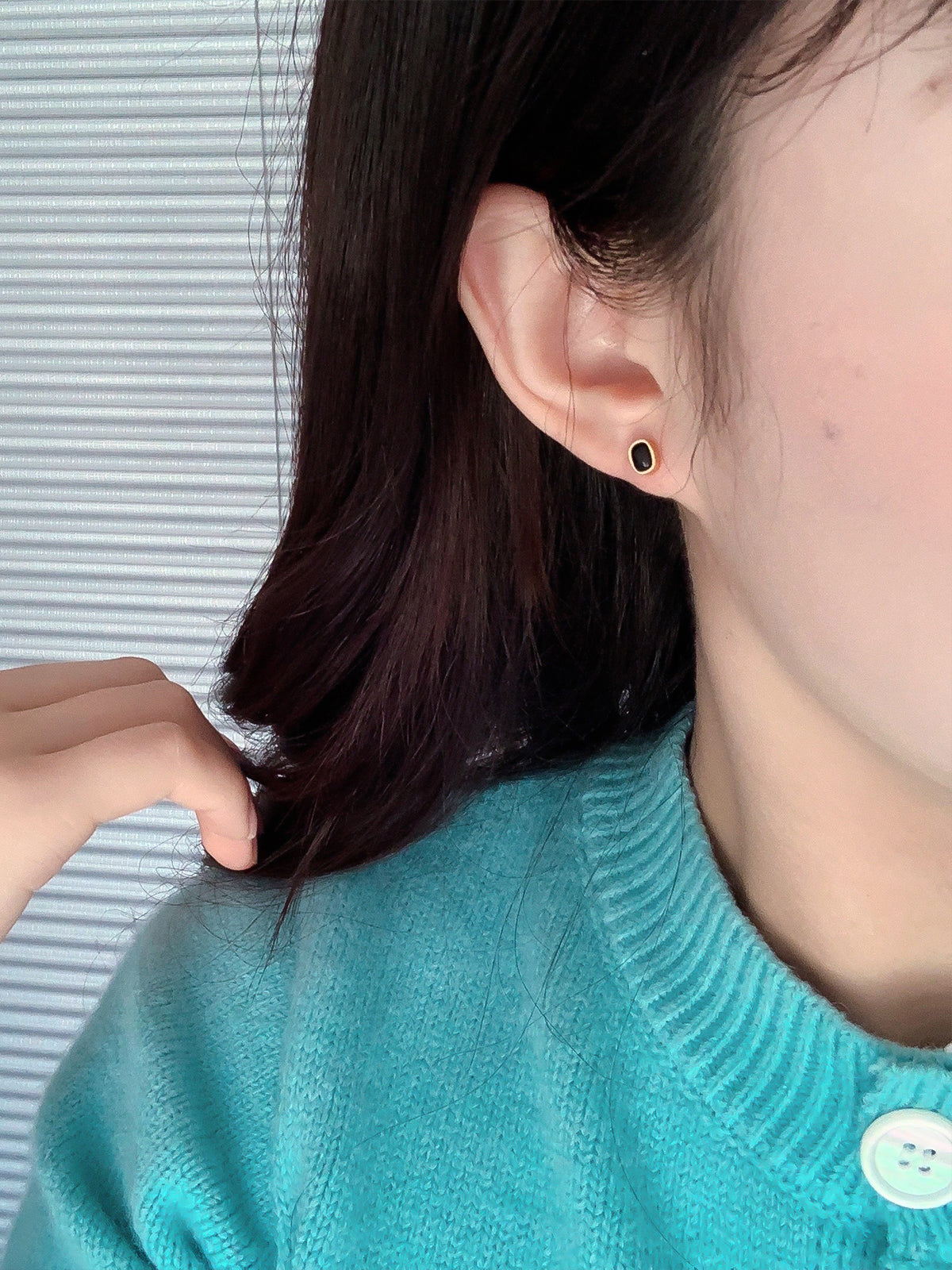 JUDY Girl-Noir Onyx Stud Earrings