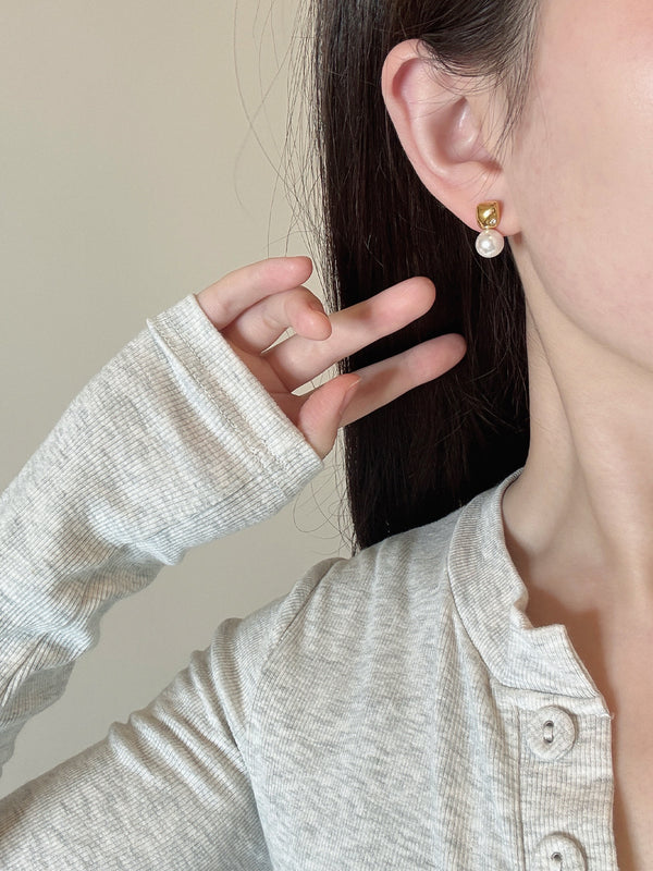 Retro Pearl Studs