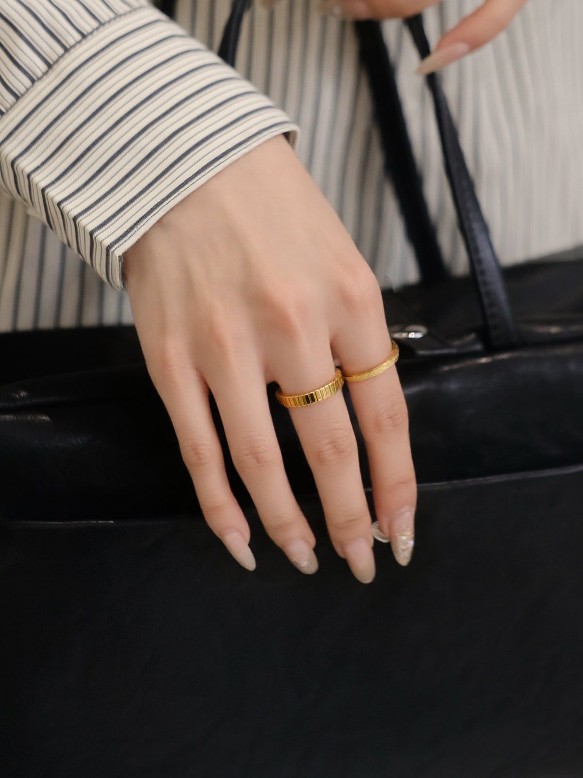 JUDY Girl-Fluted Dome Band Ring