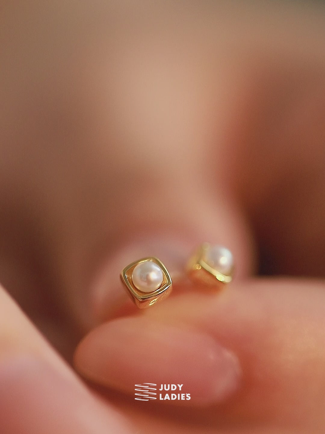 JUDY Official Content-Lustrous Freshwater Pearl Studs