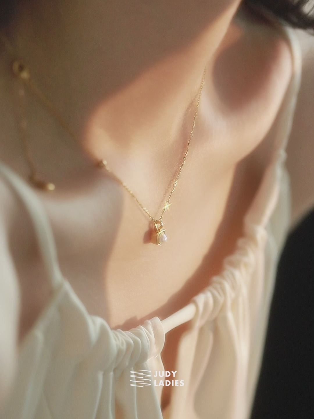 JUDY Official Content-Luminous Pearl Bezel Necklace