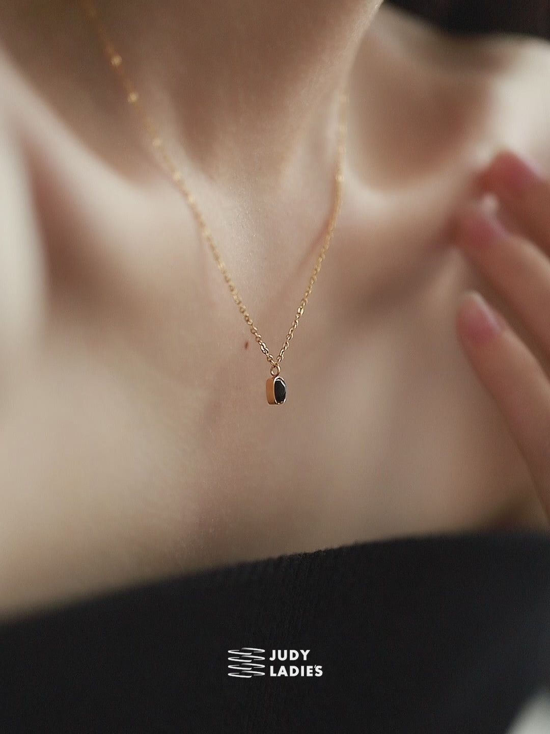 JUDY Official Content-Noir Onyx Bezel Necklace